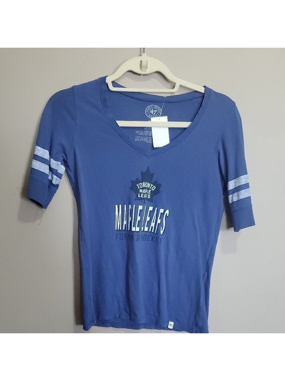 Toronto Maple Leafs Blue V-Neck Shirt Size Small